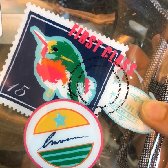 LiIKE NEW!!! Clear Vera Bradley toiletry bag - Picture 2 of 3